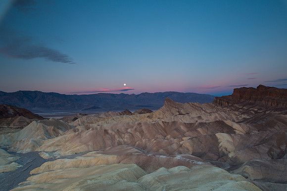 moonset at zabriskie point